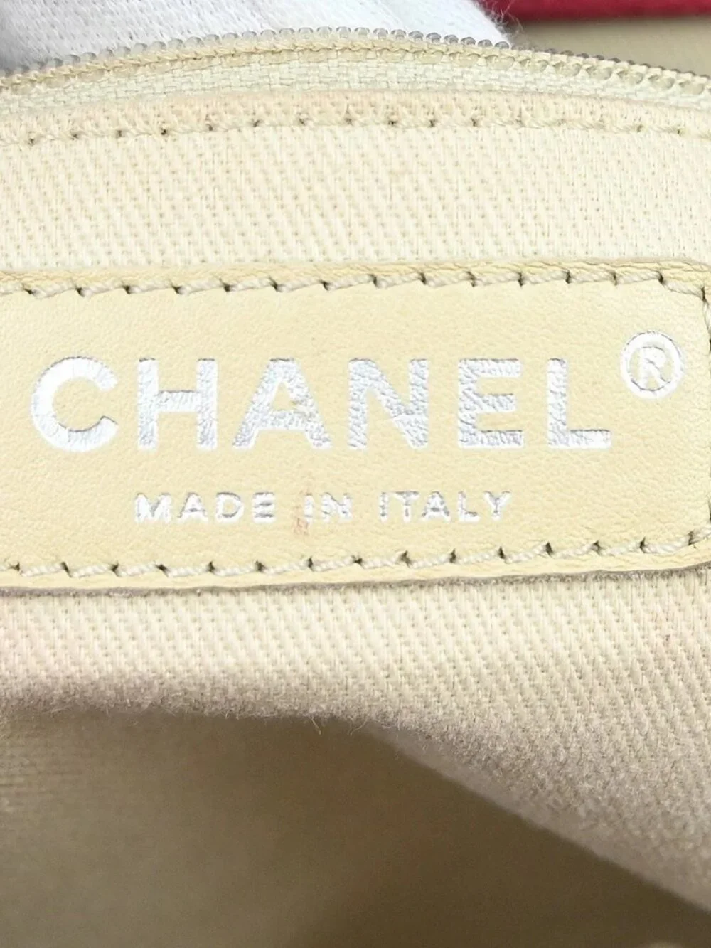 CHANEL outside 	ab